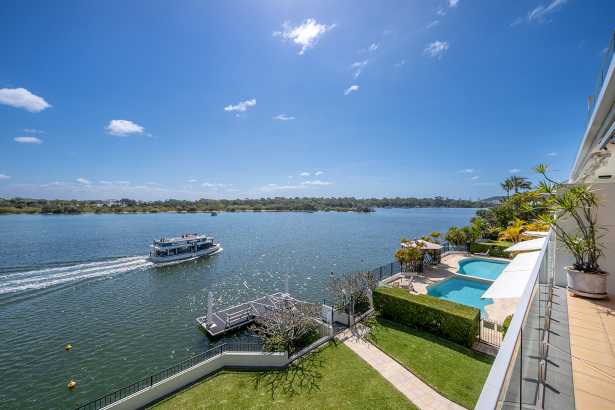 Waterfront Spectacular