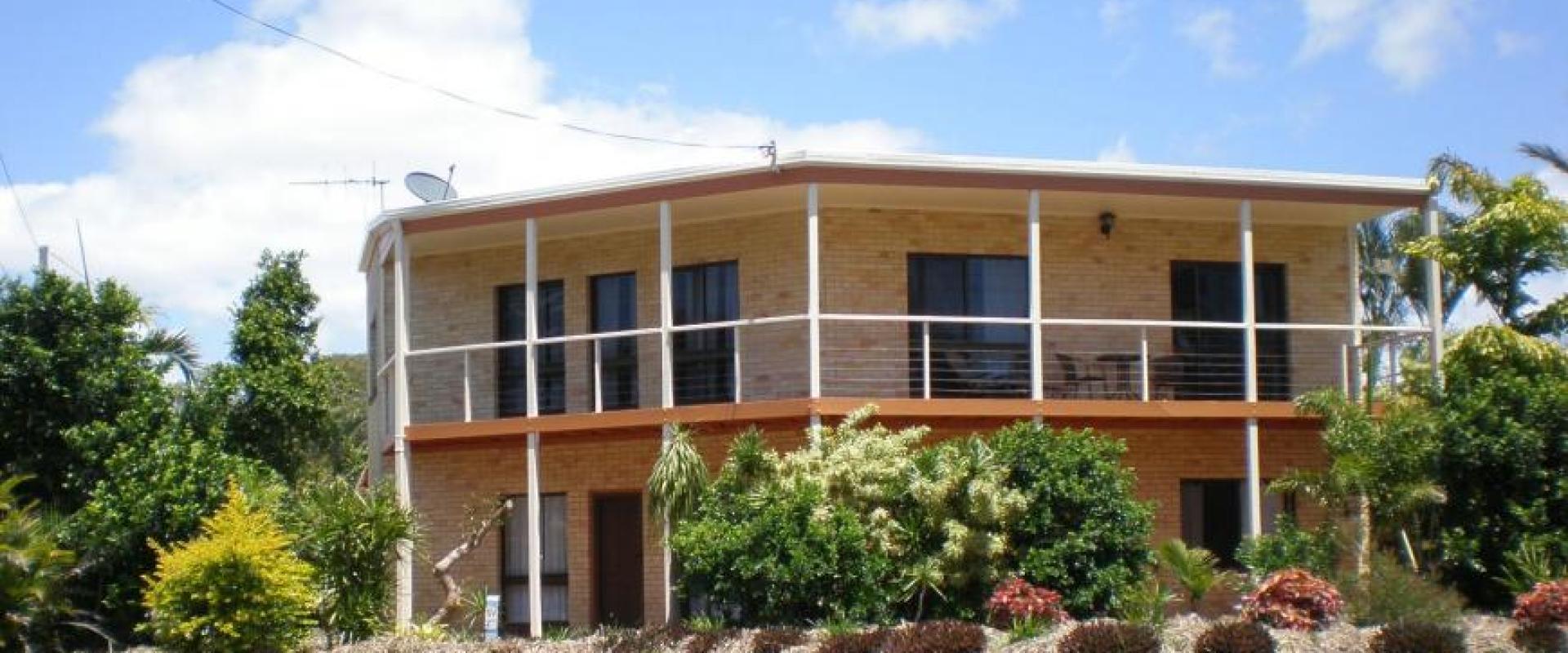 Beachside Moore Park Real Estate Poppys Holiday House