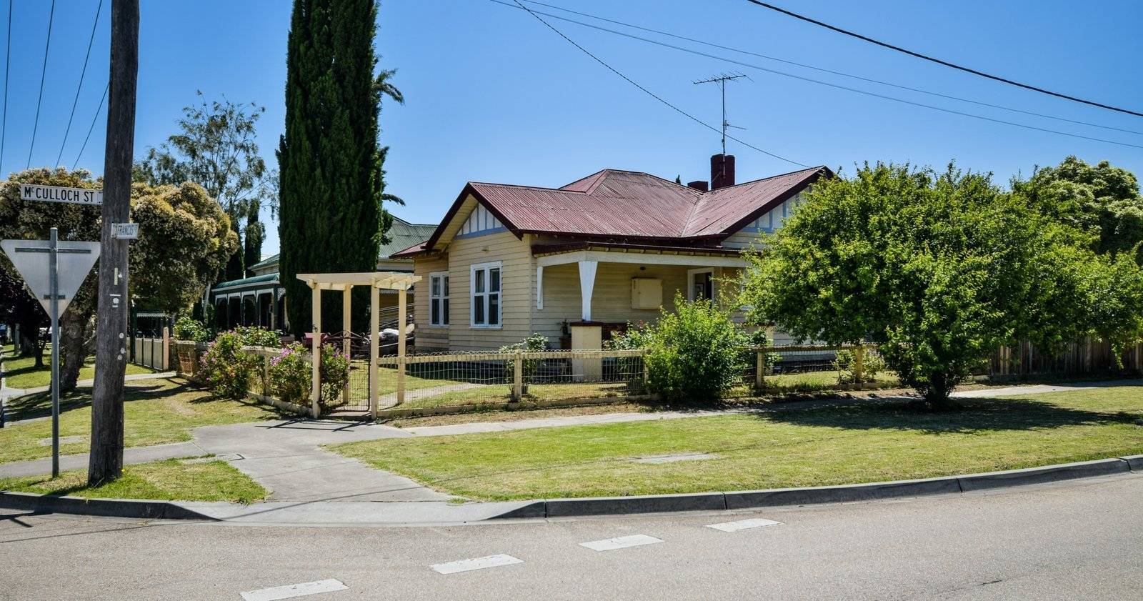 A STROLL TO BAIRNSDALE CBD, Bairnsdale
    50 Francis St VIC, Bairnsdale 50 Francis St - Thumbnail 3