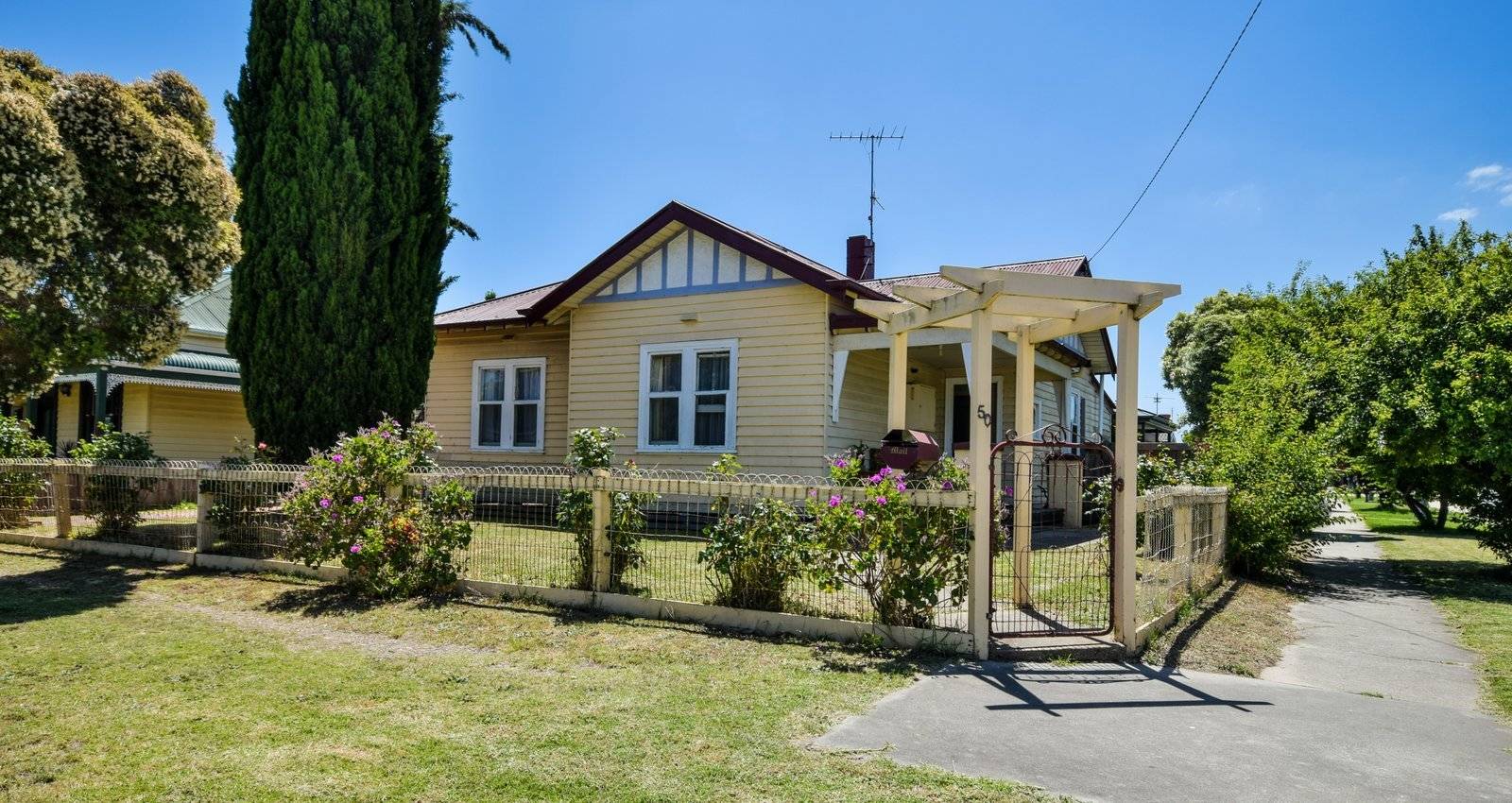 A STROLL TO BAIRNSDALE CBD, Bairnsdale
    50 Francis St VIC, Bairnsdale 50 Francis St - Thumbnail 2