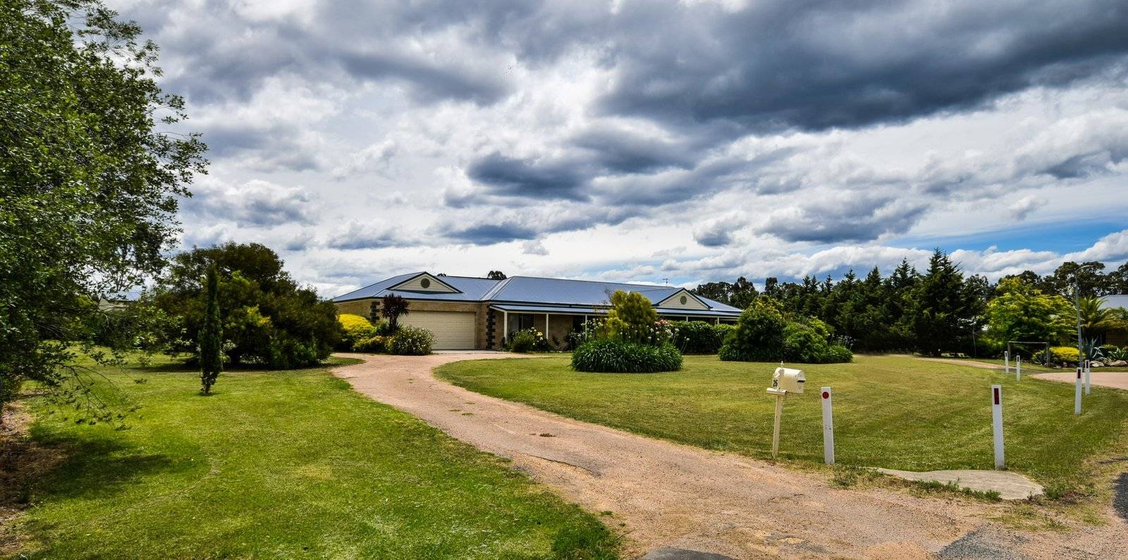 TOWN & COUNTRY, Eastwood
    25 Wilpena Ct VIC, Eastwood 25 Wilpena Ct - Thumbnail 2