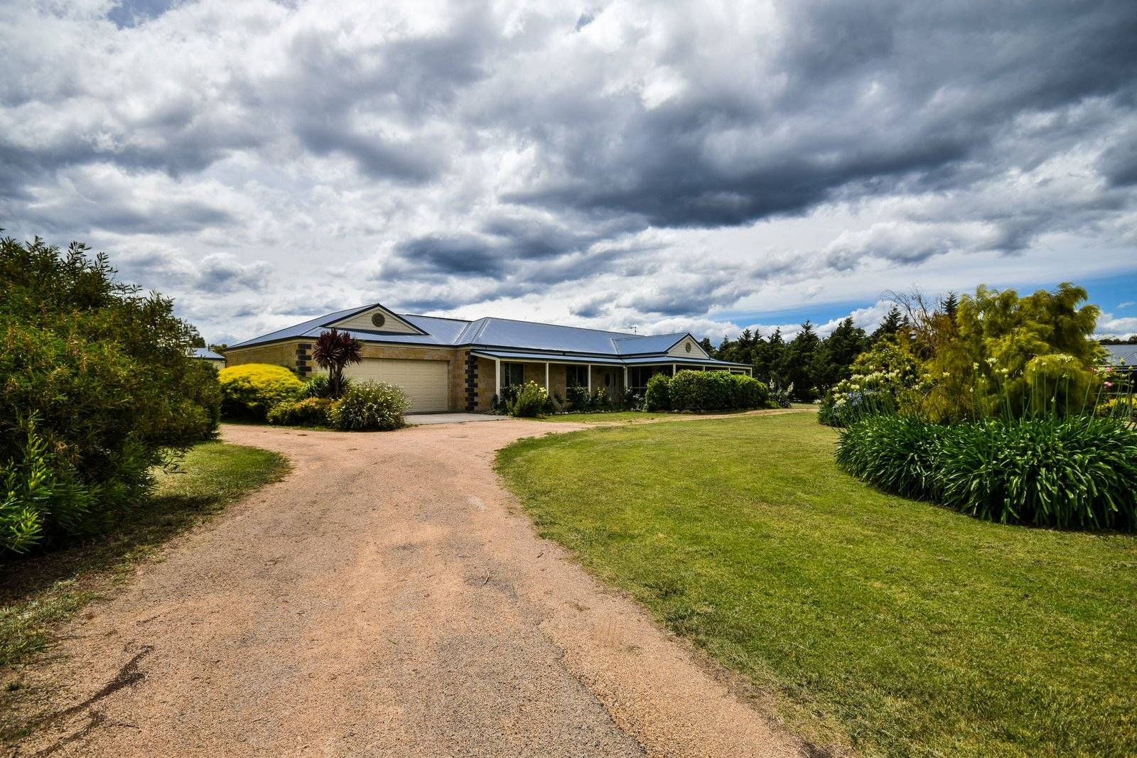 TOWN & COUNTRY, Eastwood
    25 Wilpena Ct VIC, Eastwood 25 Wilpena Ct - Thumbnail 3