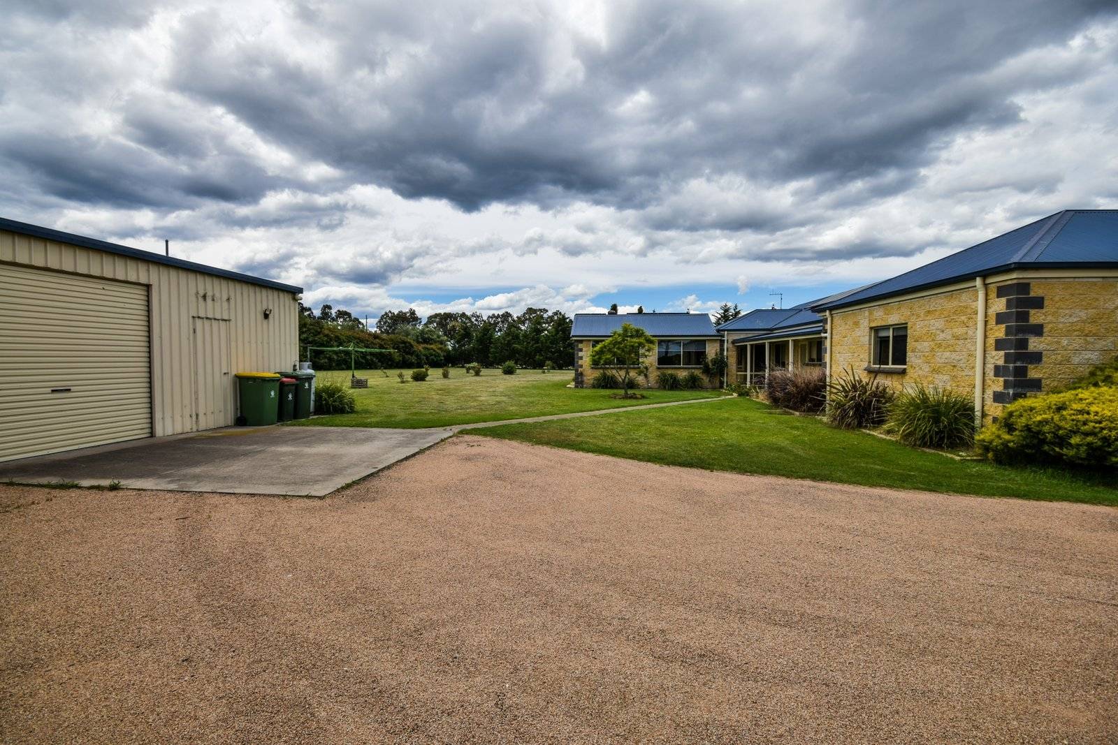 TOWN & COUNTRY, Eastwood
    25 Wilpena Ct VIC, Eastwood 25 Wilpena Ct - Thumbnail 4