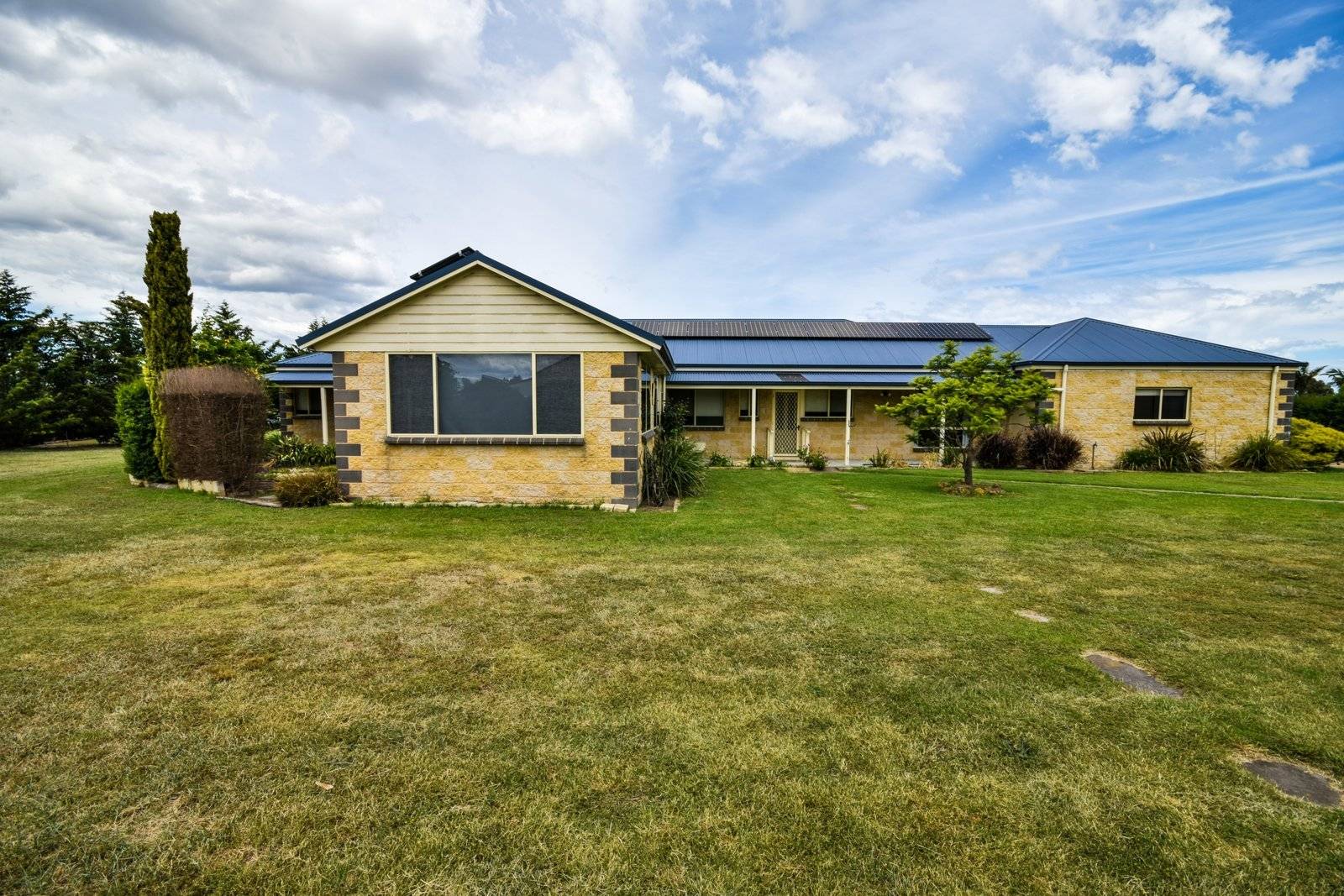 TOWN & COUNTRY, Eastwood
    25 Wilpena Ct VIC, Eastwood 25 Wilpena Ct - Thumbnail 6
