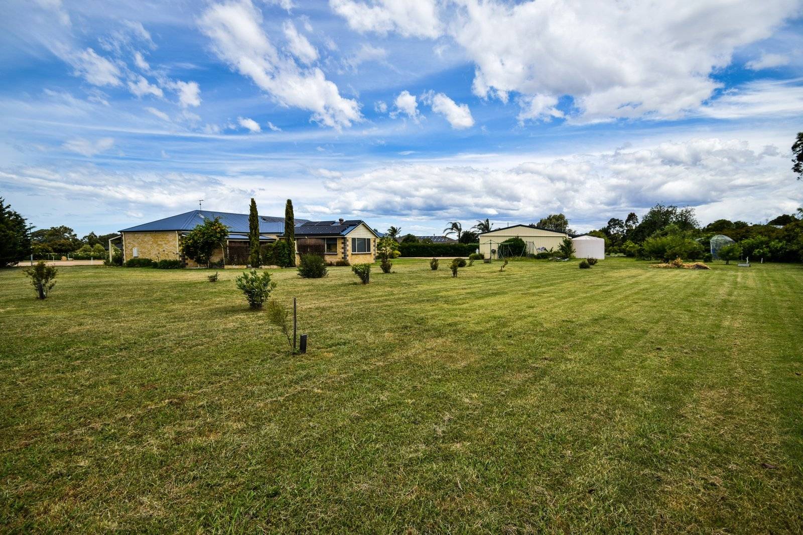 TOWN & COUNTRY, Eastwood
    25 Wilpena Ct VIC, Eastwood 25 Wilpena Ct - Thumbnail 7