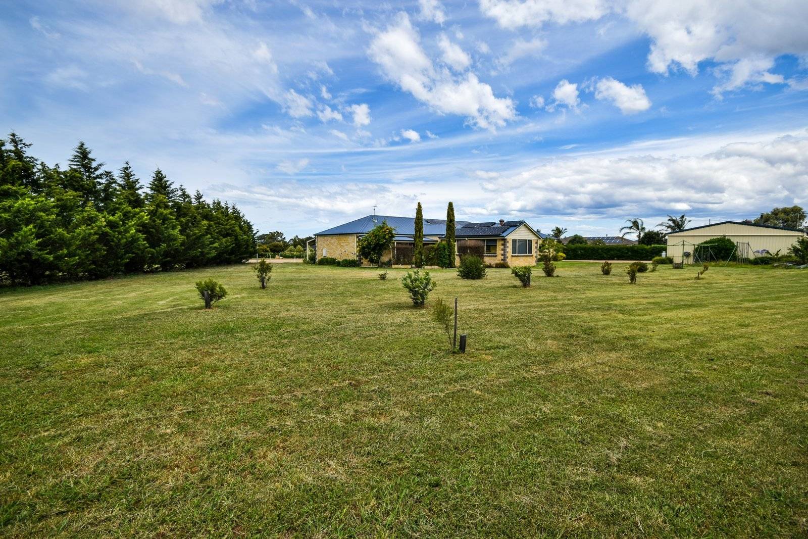 TOWN & COUNTRY, Eastwood
    25 Wilpena Ct VIC, Eastwood 25 Wilpena Ct - Thumbnail 8