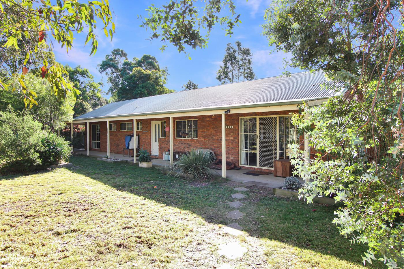 QUALITY RURAL LIVING WITH OUTSTANDING EQUINE FACILITIES, Hillside
25 Andersons Lane VIC, Hillside 25 Andersons Lane - Image 1