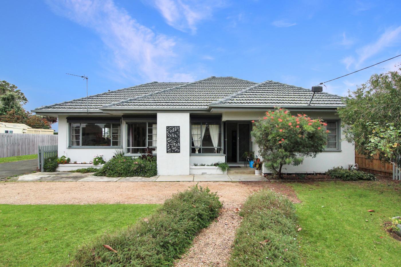 CHARMING & LIGHT FILLED IN A PRIME LOCATION, East Bairnsdale
41 Macrae Street VIC, East Bairnsdale 41 Macrae Street - Image 1