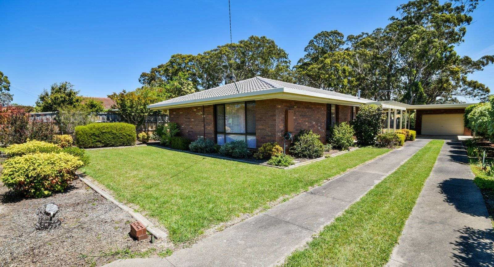 NEAT AS A PIN, Paynesville
    14 Newton Close VIC, Paynesville 14 Newton Close - Thumbnail 2
