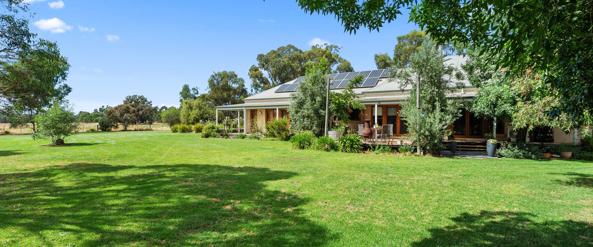Benalla Residential Rural Real Estate ESCAPE TO THE COUNTRY...