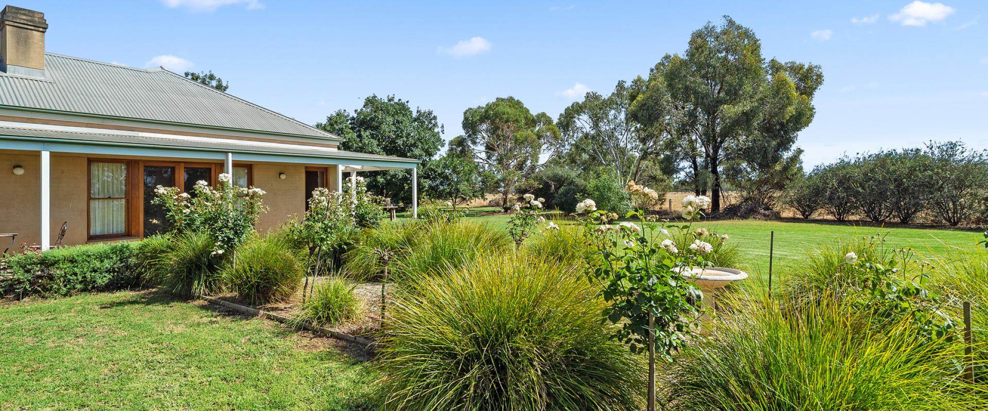 Benalla Residential Rural Real Estate ESCAPE TO THE COUNTRY...