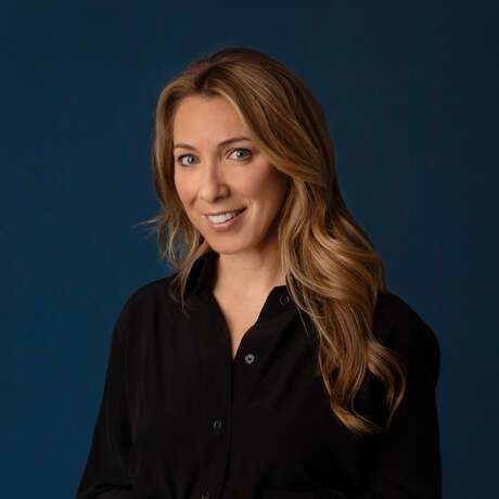 Nikki Cambridge photo