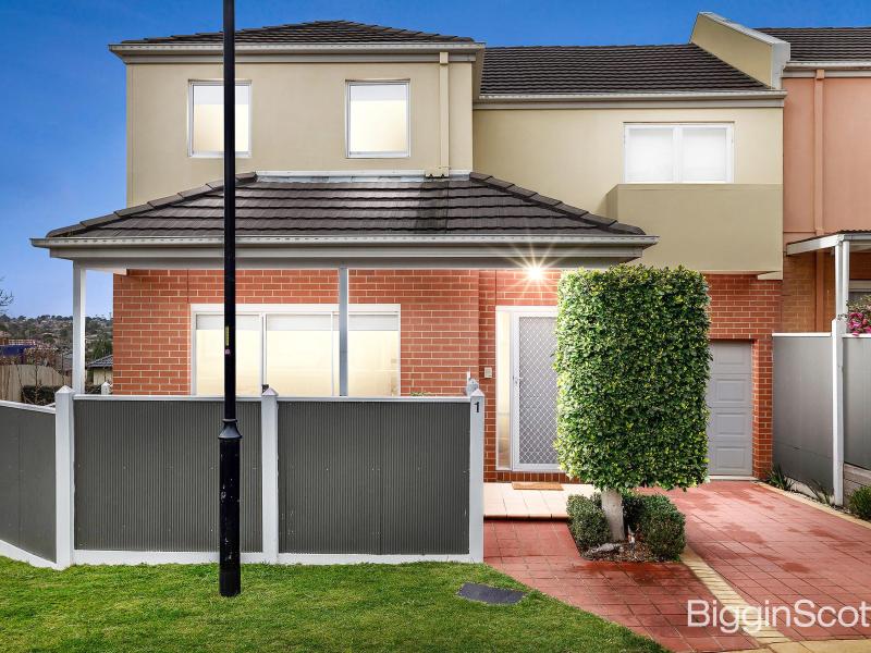Light-Filled Living with Study Nook, Balcony & Superb Lifestyle Access
