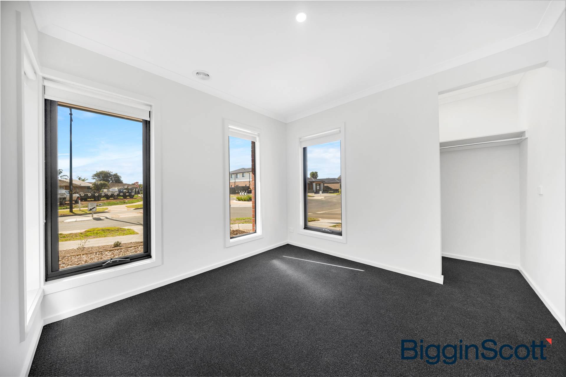 33 Hanover Circuit, Melton South VIC 3338, Melton South - Thumbnail 8
