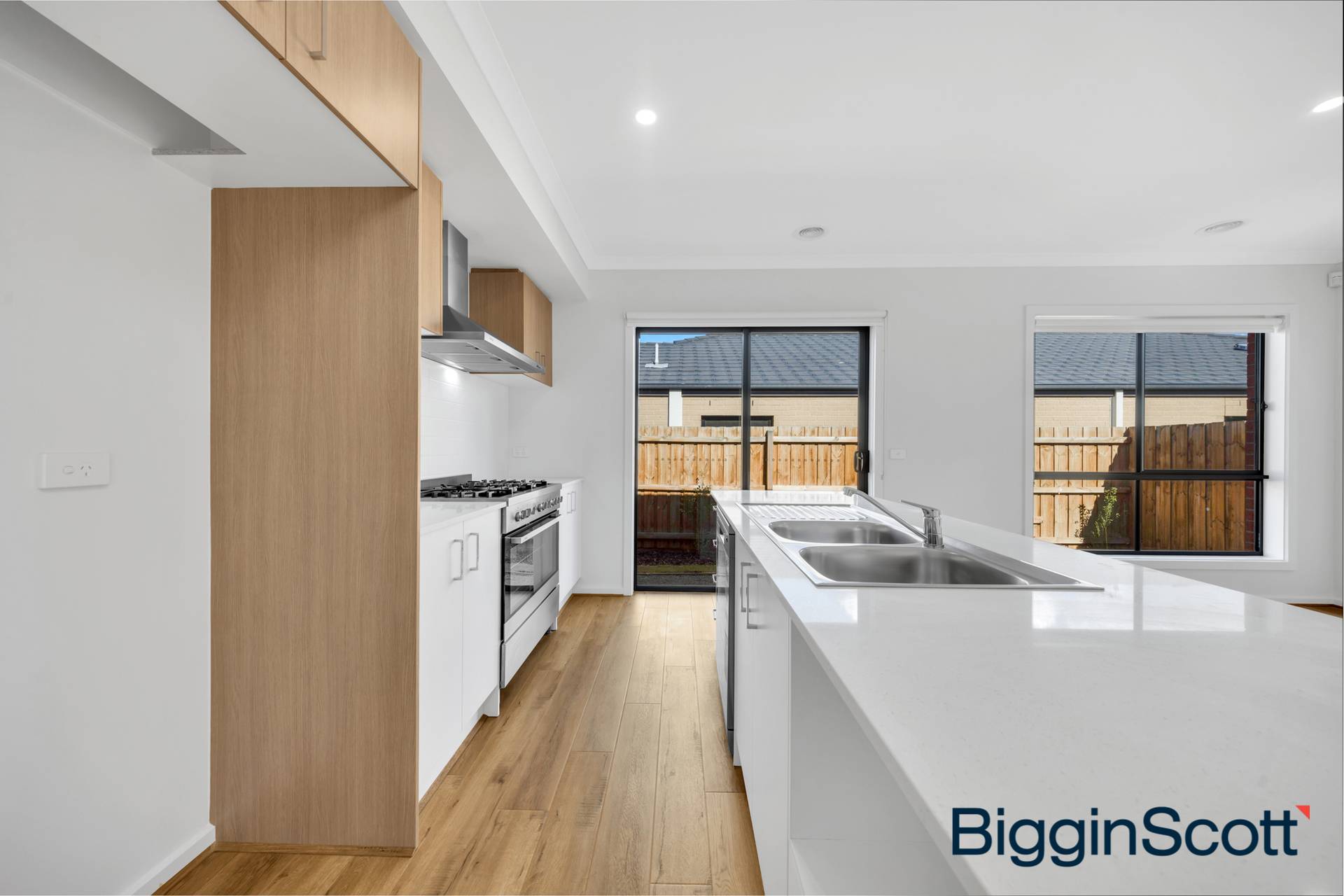 33 Hanover Circuit, Melton South VIC 3338, Melton South - Thumbnail 4