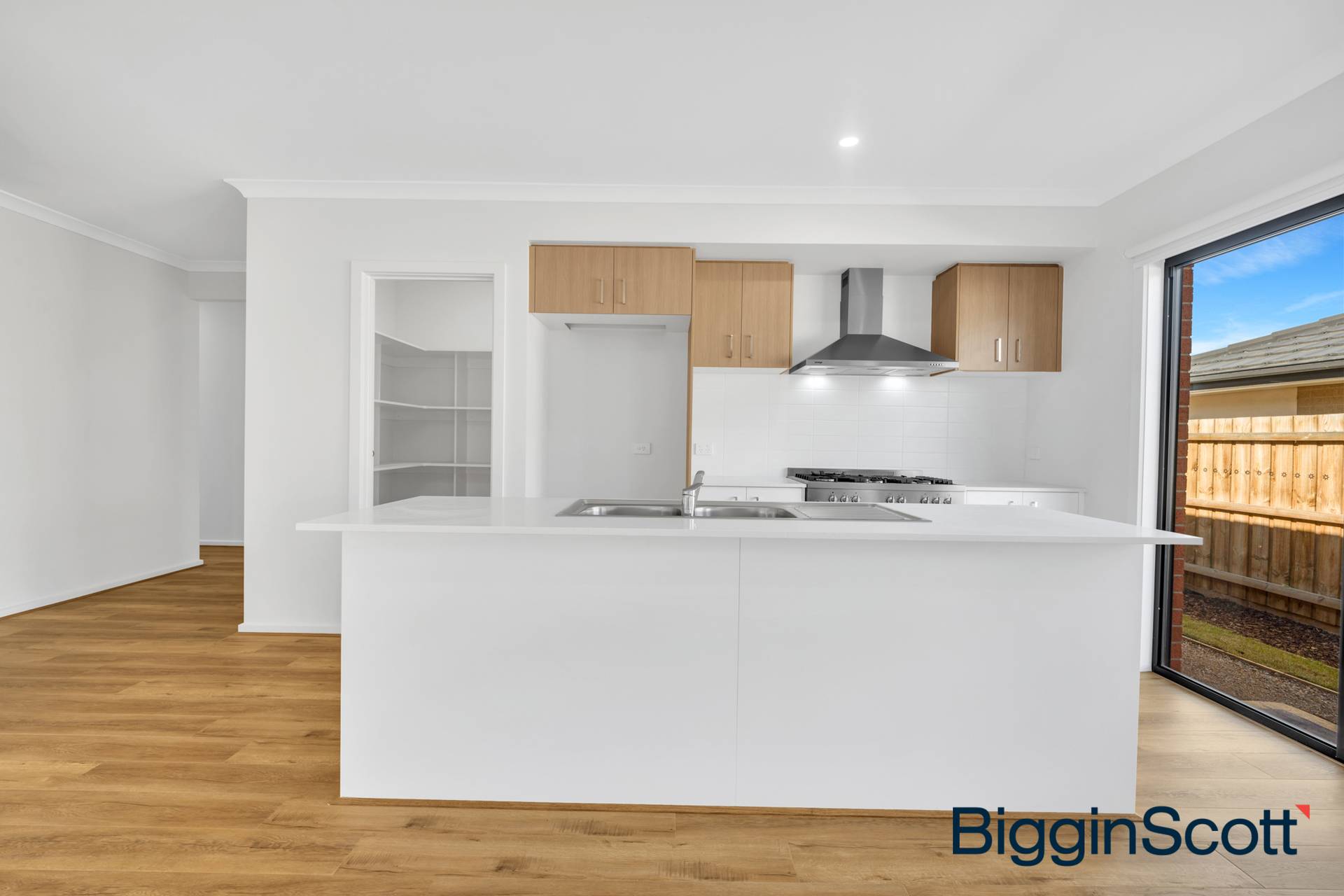 33 Hanover Circuit, Melton South VIC 3338, Melton South - Thumbnail 6