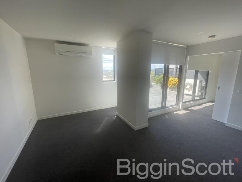 North Facing & Large Balcony & Box Hill Central