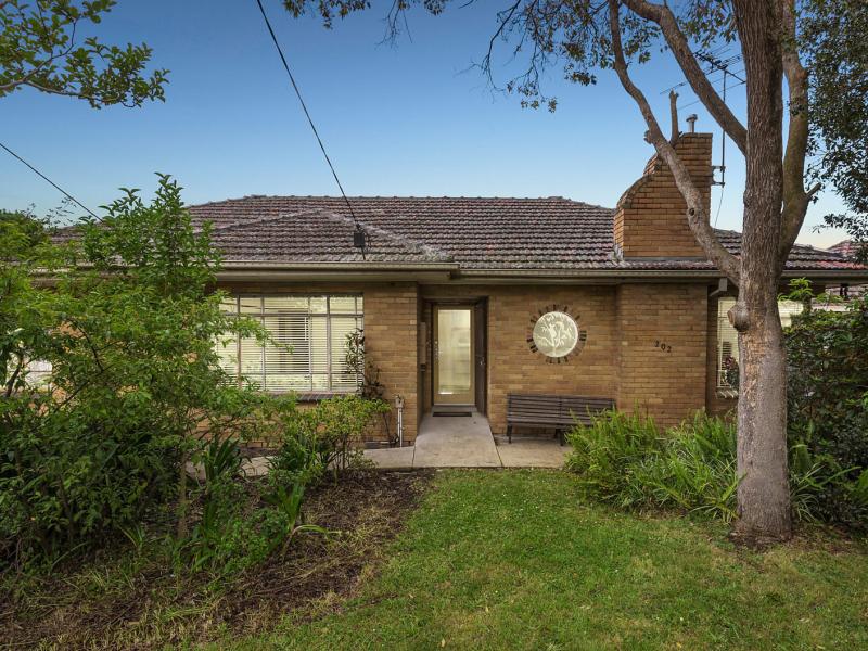 Perfectly Positioned Home in Mitcham Village with Schools and Transport at Your Doorstep!