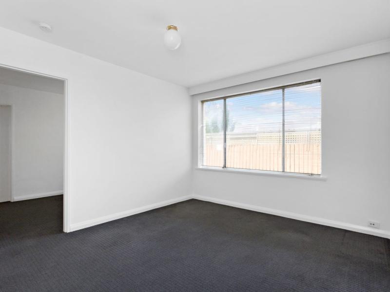 ONE BEDROOM APARTMENT IN DESIRABLE RICHMOND POCKET!