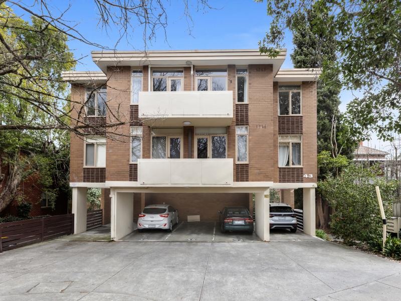 Fantastic, Spacious One Bedroom Apartment