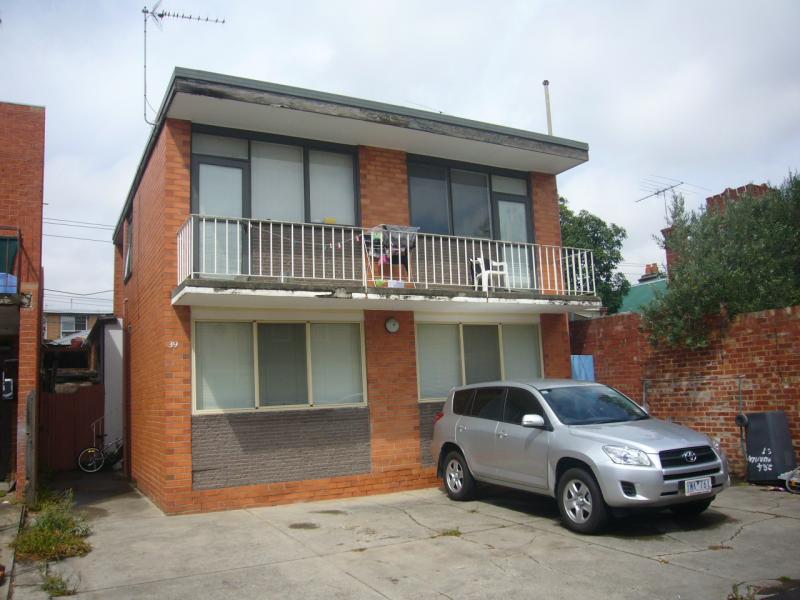 Ground-Floor Retreat in Prime Richmond Location