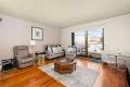STYLISH GROUND-FLOOR RETREAT IN THE HEART OF KEW – SPACIOUS, SUNLIT & SUPERBLY LOCATED!