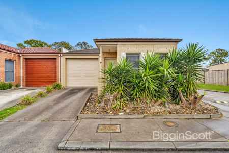 Walking Distance to Haileybury and Lighthouse!!!