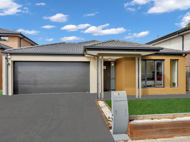 Modern Family Home in Prime Upper Point Cook !