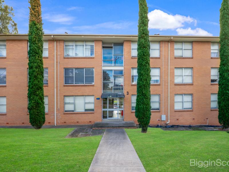 UNDER APPLICATION - Spacious 3-Bedroom Unit in the Heart of Maribyrnong