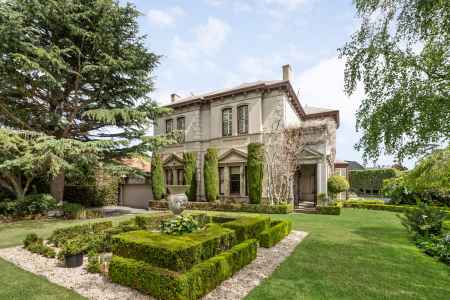 Grand Family Luxury in a Premier Locale – “Nauroy”