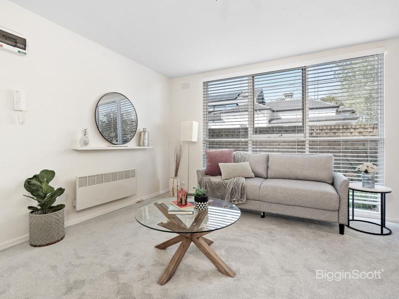 TURNKEY PRAHRAN PAD WITH LIFESTYLE ON THE DOORSTEP