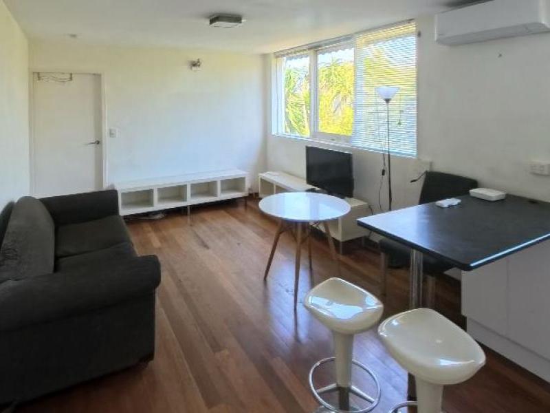 SPACIOUS FURNISHED APARTMENT IN CONVENIENT LOCATION!
