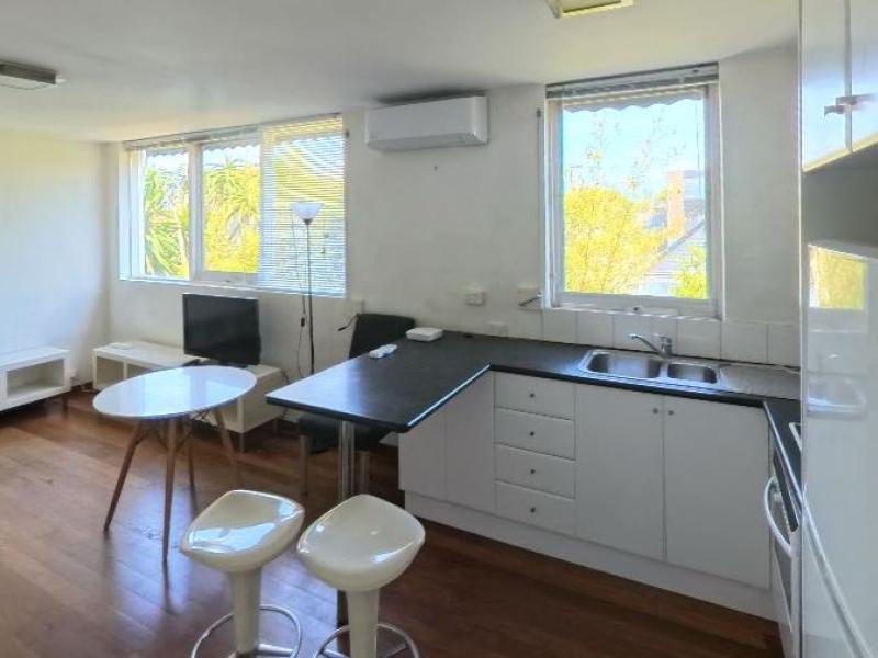 SPACIOUS APARTMENT IN CONVENIENT LOCATION!