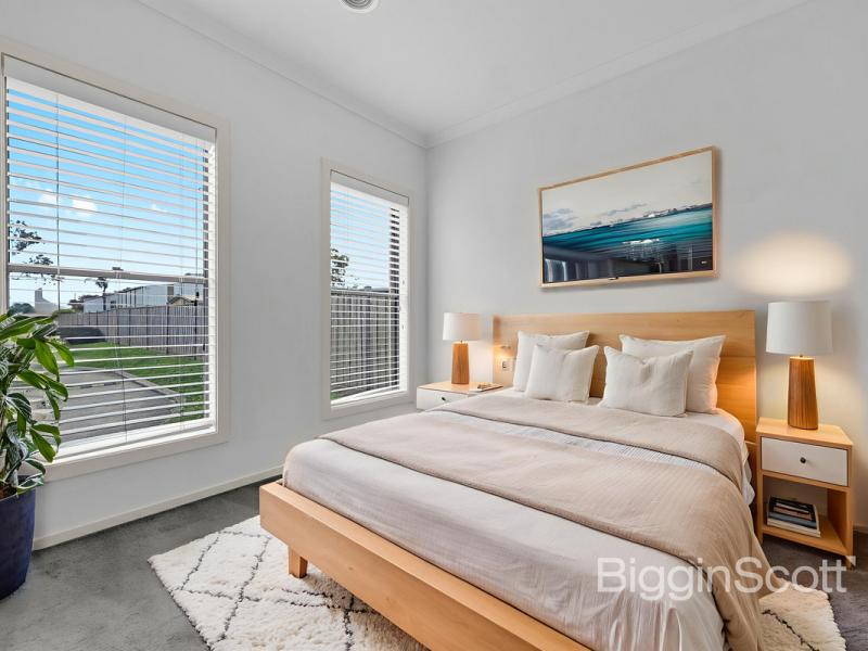 Stylish, Modern Gem in the Heart of The Keys Estate