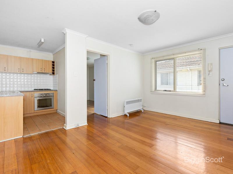 ONE BEDROOM APARTMENT ON RICHMOND HILL!