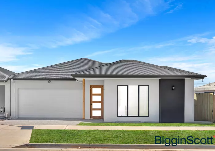 5 Danshill Avenue, Werribee, VIC, Werribee - Thumbnail 4