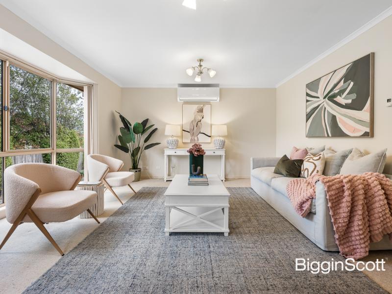 CELEBRATE THE WONDERFUL SPACE AND LIGHT-FILLED VILLA IN THE GWSC ZONE!