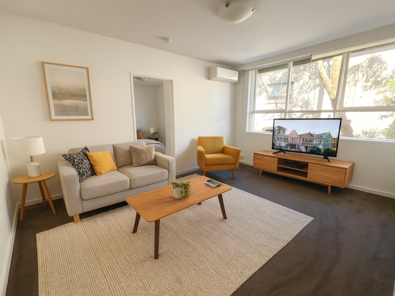 FRESHLY PAINTED APARTMENT IN AN IDEAL, RICHMOND HILL LOCATION, WATER USAGE INCLUDED!