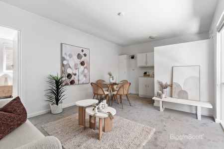 LIGHT FILLED BOUTIQUE APARTMENT WITH CITY EDGE APPEAL!