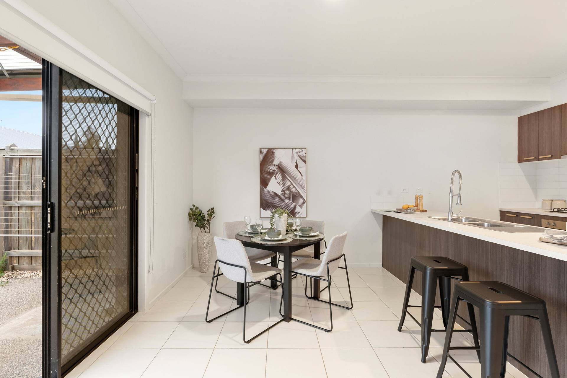 2/2 Daintrey Crescent, Williams Landing - Thumbnail 4