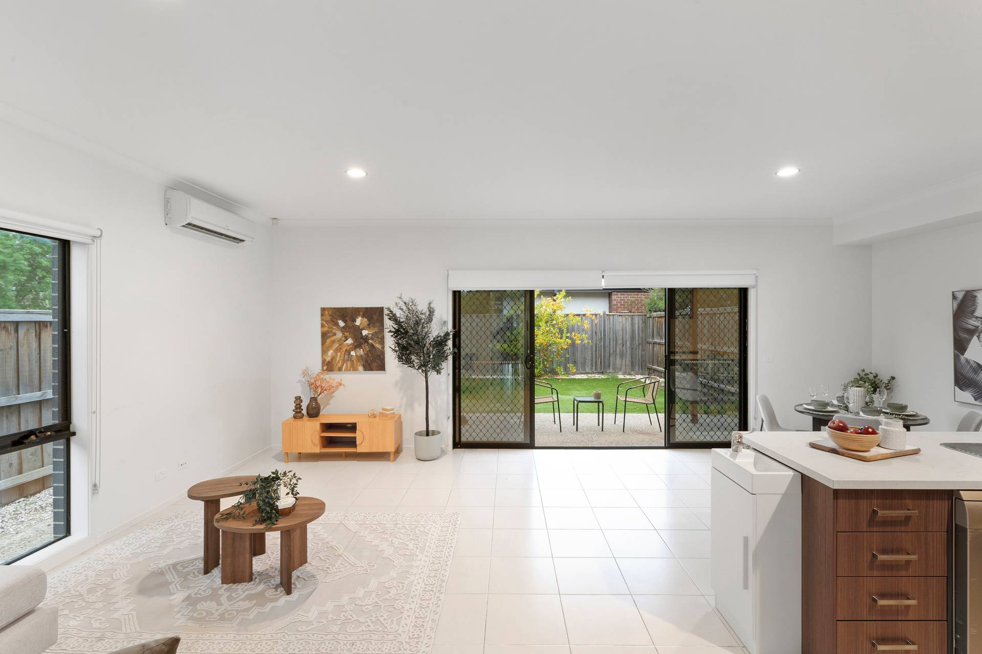 2/2 Daintrey Crescent, Williams Landing - Thumbnail 3
