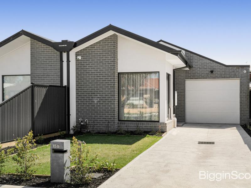 Immaculate Single-Storey Home - walking distance from Millers Junction Shopping Complex! 