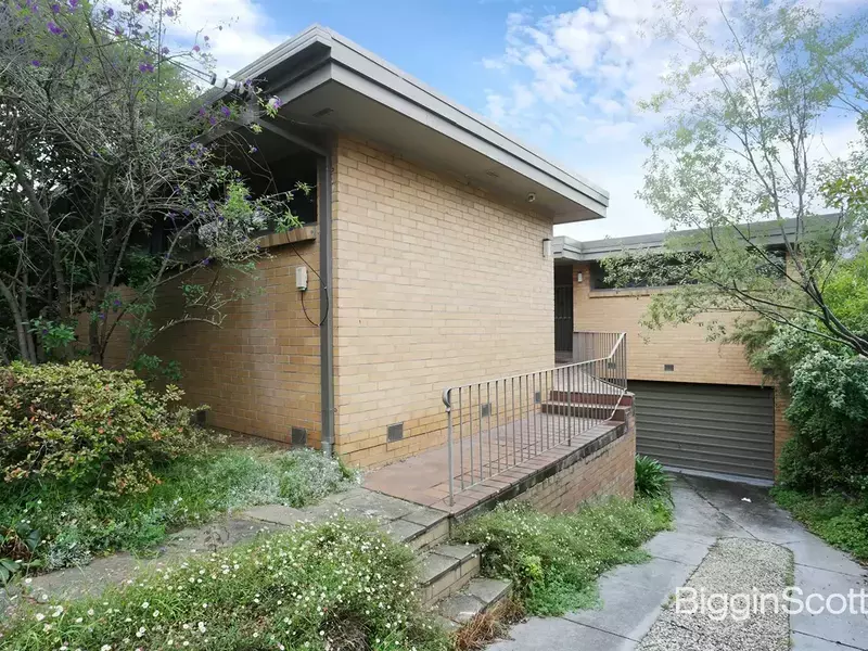 Easy Living in a Sought-After School Zone