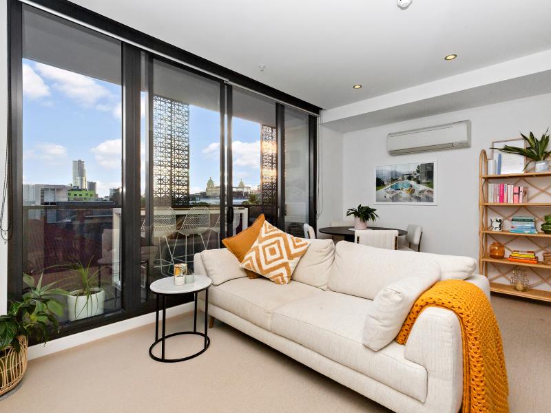 Skyline Views in the Heart of Prahran