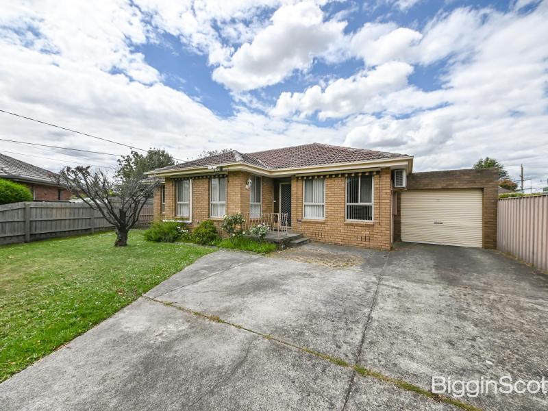 Modern Comfort in the Brentwood School Zone