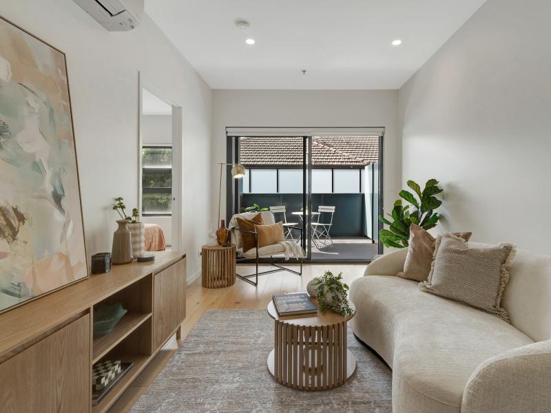 Contemporary Apartment with Spacious Interiors and Prime Location