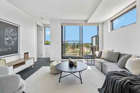 Effortless City-Edge Living 
