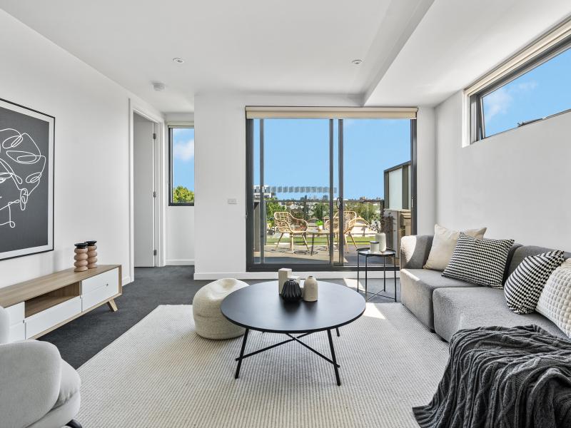 Effortless City-Edge Living 