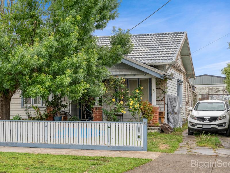 Fabulous Location, An Astute Investment With Potential Opportunity