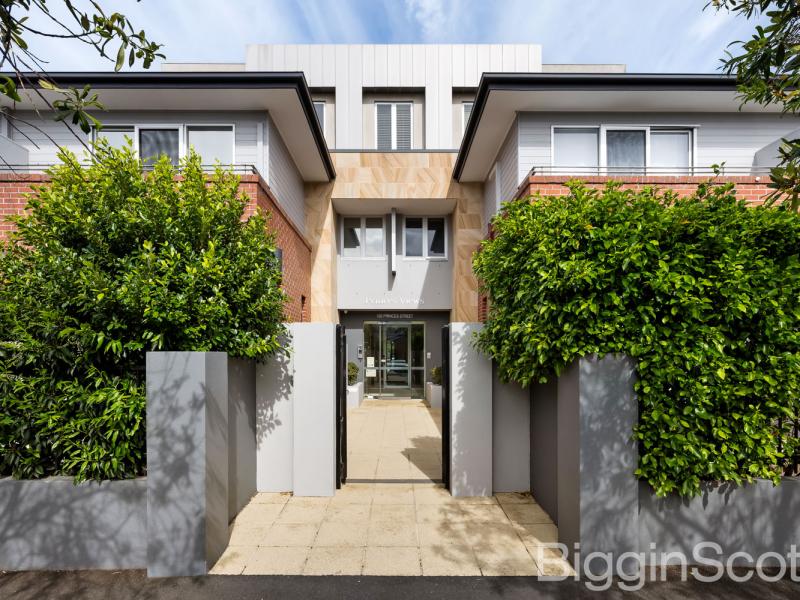 Expansive North West Apartment in Boutique Port Melbourne Setting